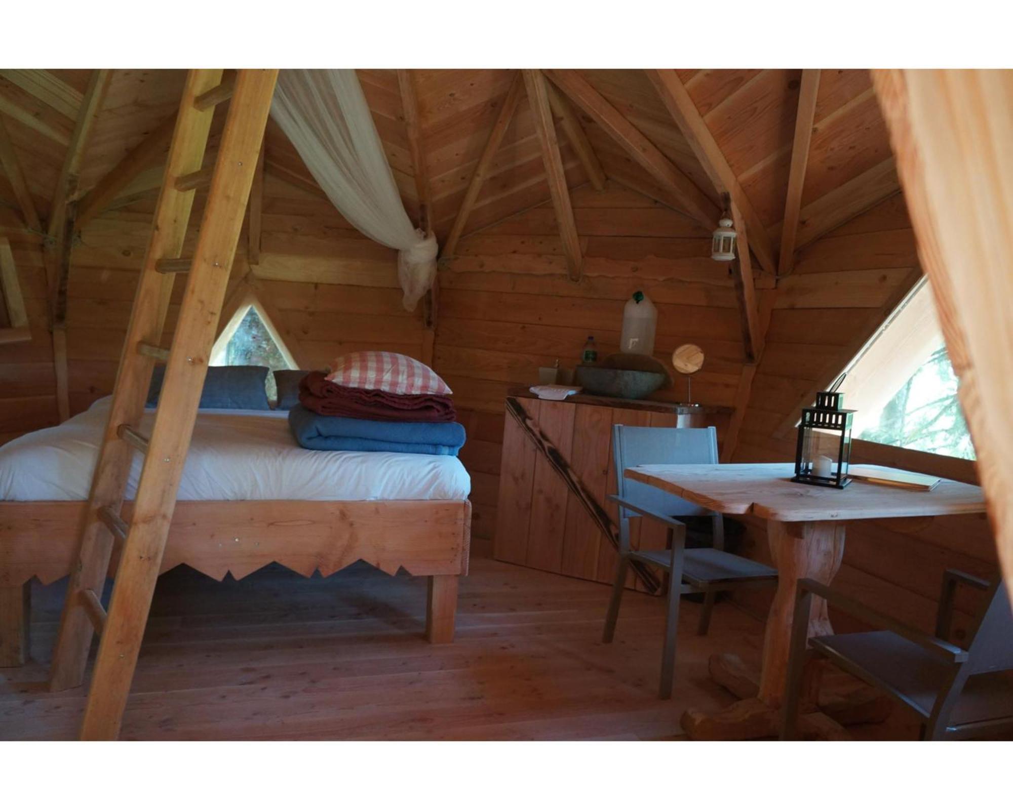 Cabanes Des Volcans La Tour-dʼAuvergne Habitación foto