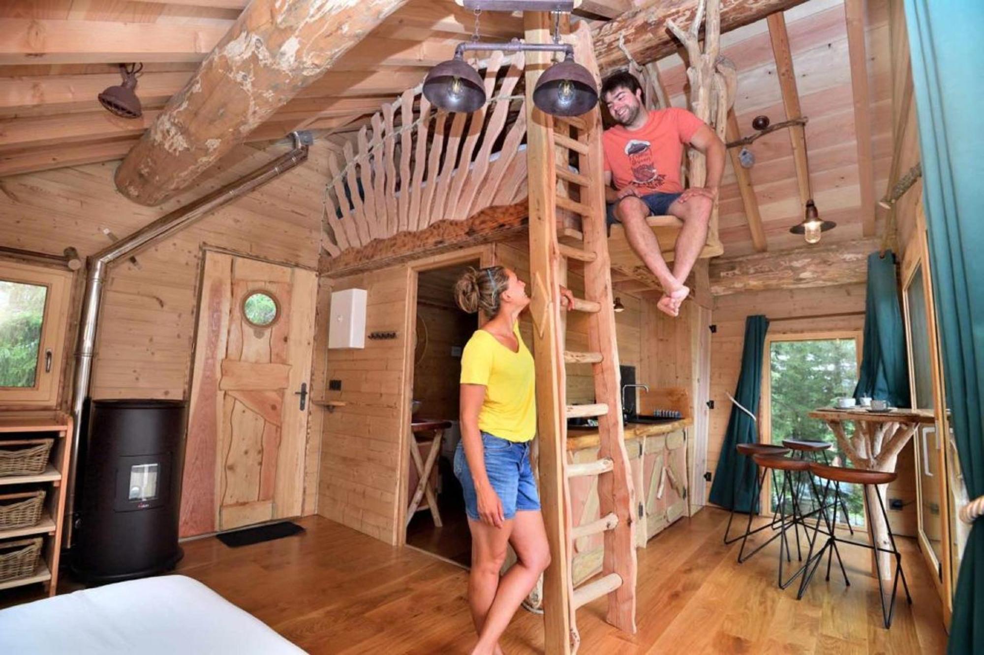 Cabanes Des Volcans La Tour-dʼAuvergne Habitación foto