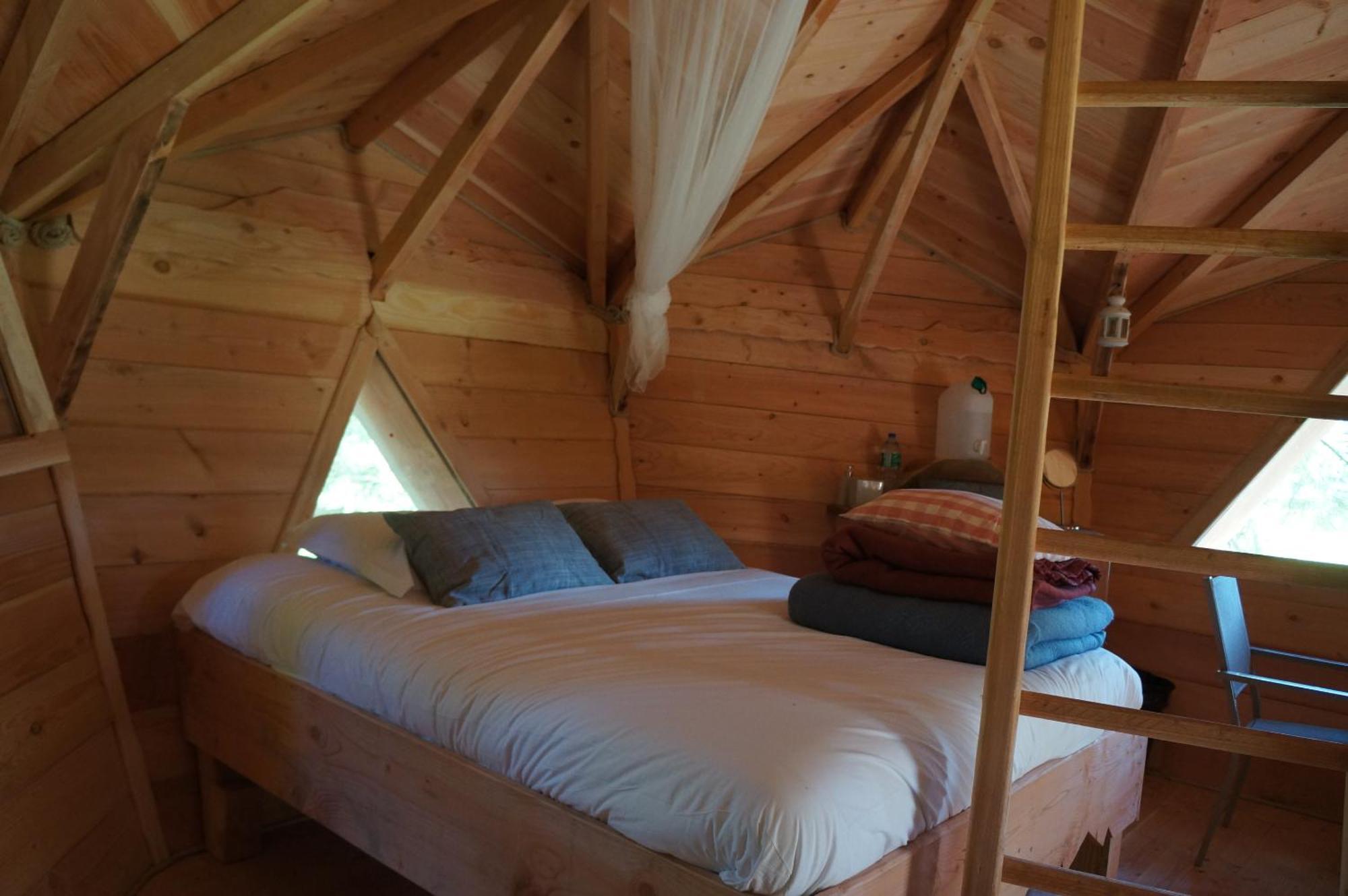 Cabanes Des Volcans La Tour-dʼAuvergne Habitación foto